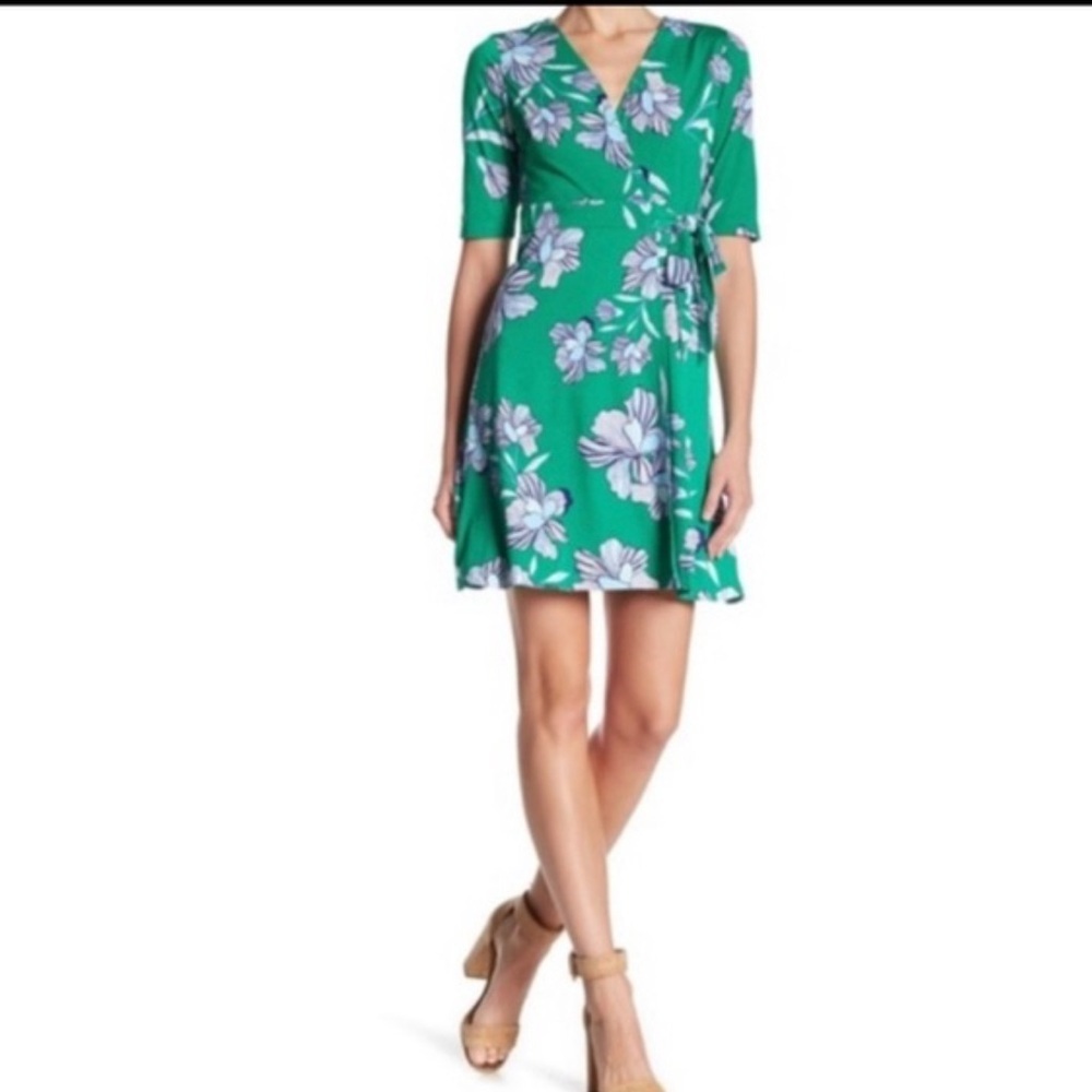 Vince Camuto Green Floral Mini Wrap Dress.      Size-8